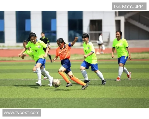 足球服与舞蹈的完美结合让激情与活力在场上场下交织绽放 足球服与舞蹈的完美结合让激情与活力在场上场下交织绽放