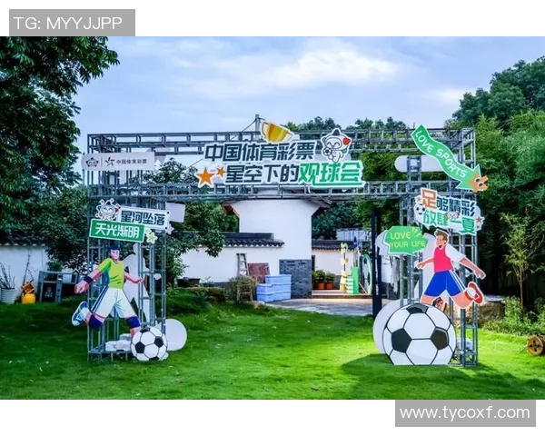 在星空下踢球的乐趣夜晚足球带来的激情与友谊